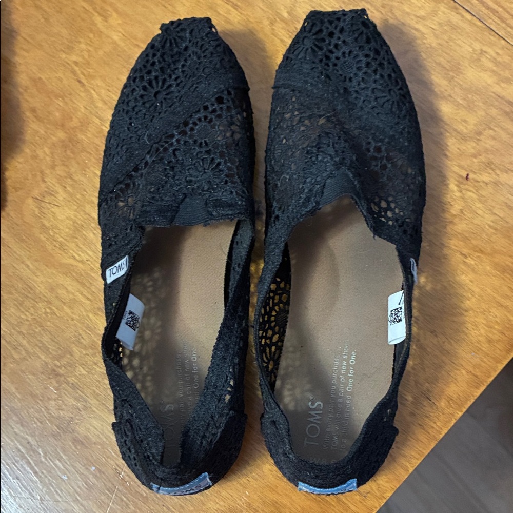 TOMS Women's Black Lace Flats